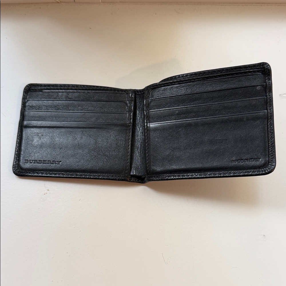 Burberry Black Textured Card Holder - Picture 4 of 5